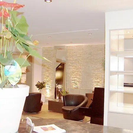 Palais Des Fleurs Restaurant La Cremaillere ホテル 3*