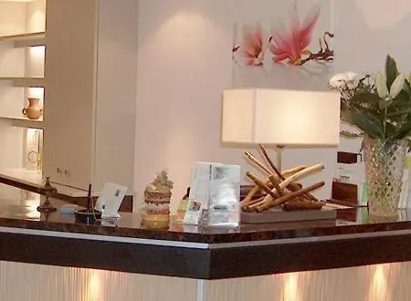 Palais Des Fleurs Restaurant La Cremaillere ホテル エクスレバン