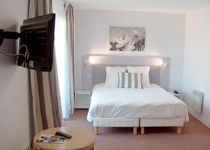 Отель Palais Des Fleurs Restaurant La Cremaillere 3*